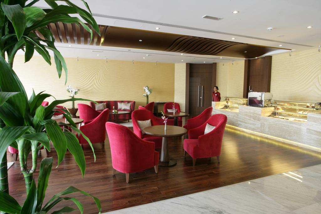 Auris Plaza Hotel