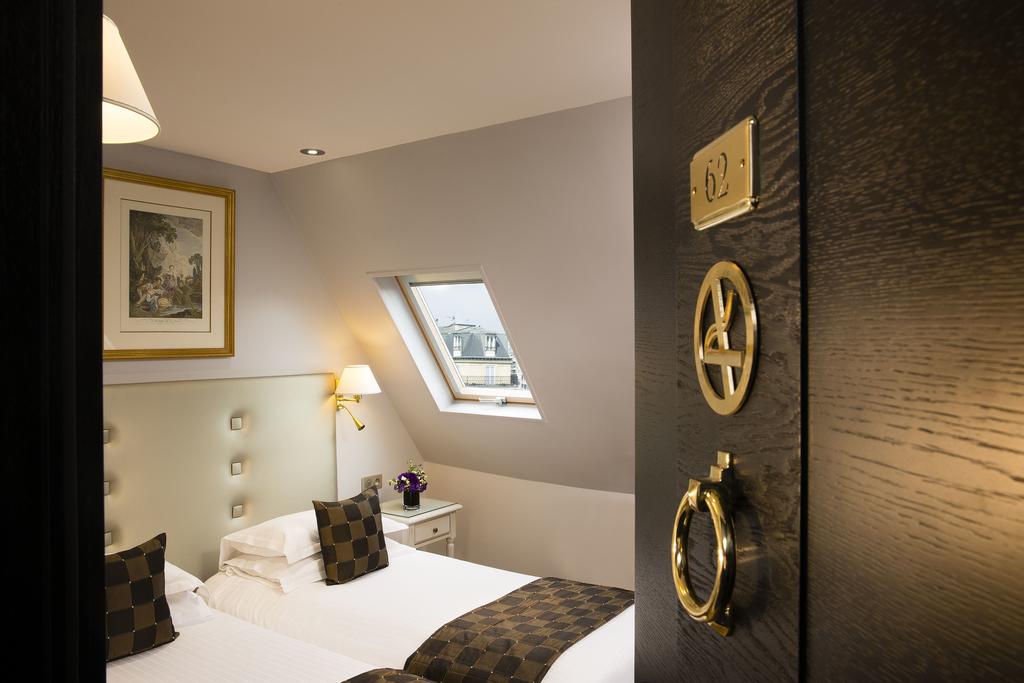 Hôtel Plaza Elysées