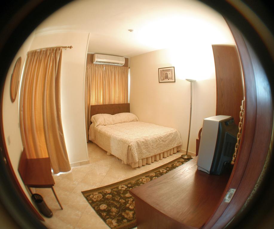 Golden Carven Hotel