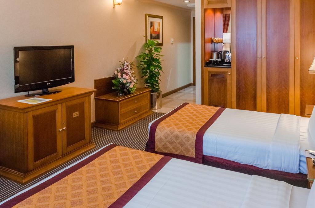 Avenue Hotel