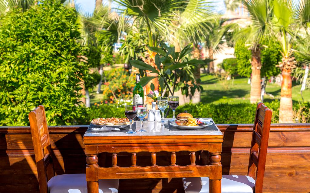 Hawaii Le Jardin Aqua Resort - Families and Couples Only
