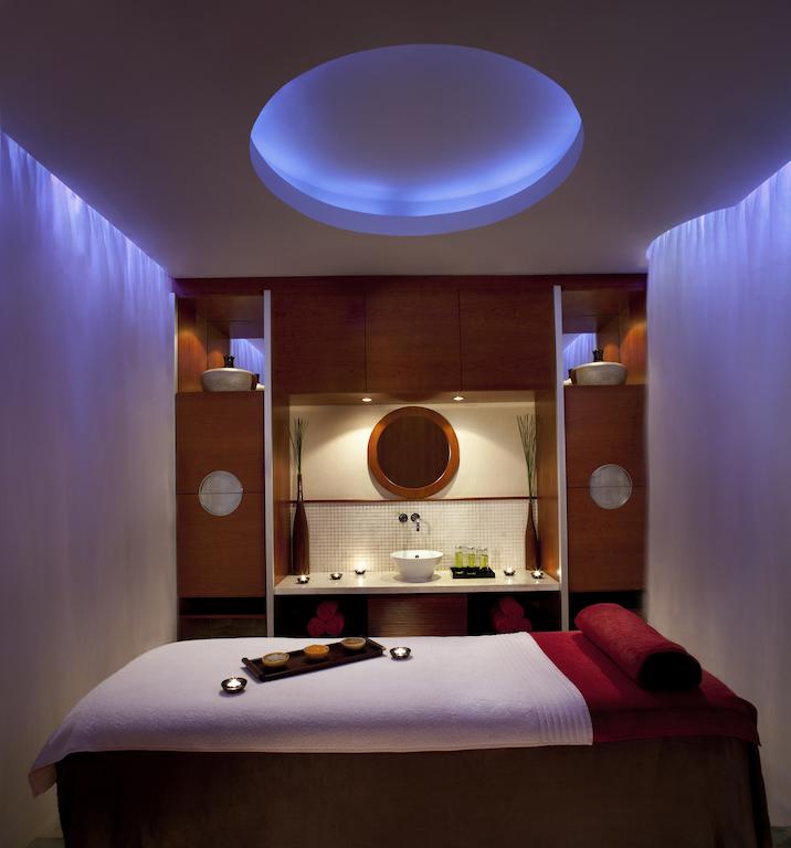 Jumeirah Emirates Towers Hotel