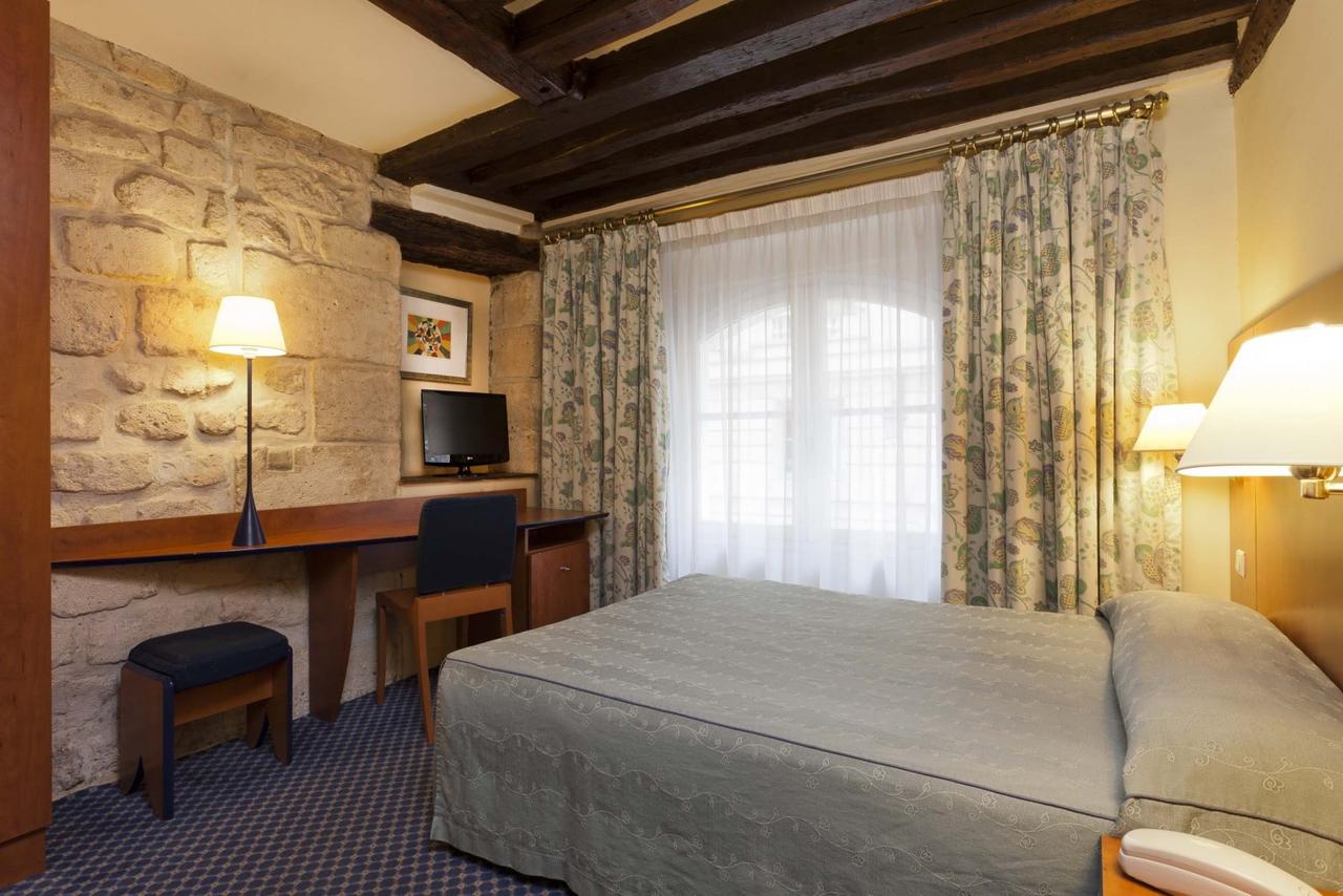 Marivaux Opera Hotel