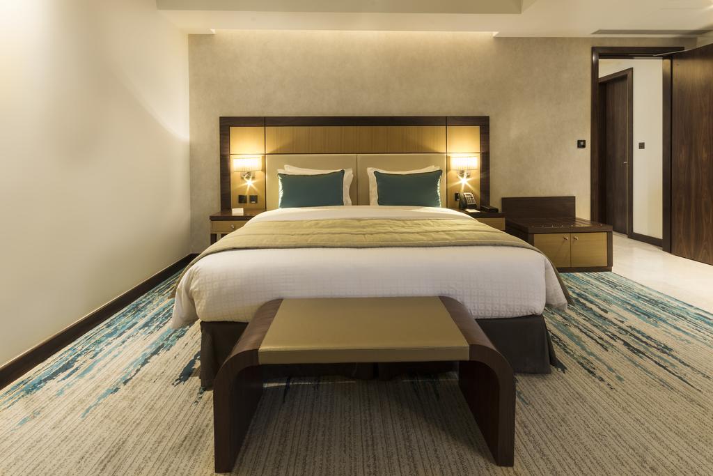 Golden Tulip Suites Dubai