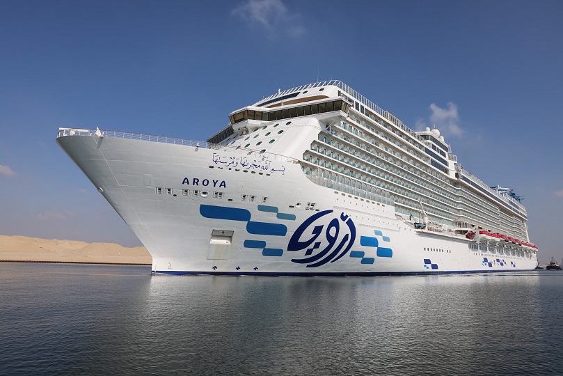 السفينة السياحية العملاقة "AROYA" تعبر قناة السويس وعلى متنها 2300 سائح متجهة إلى شرم الشيخ