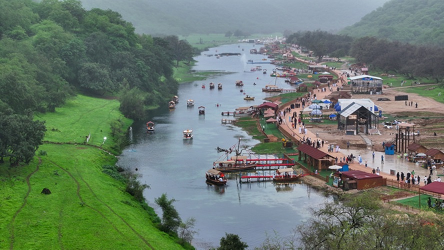 سلطنة عمان تسجل 827 ألف زائر بخريف ظفار 2025 حتى 15 أغسطس.. 71.5% منهم عمانيون