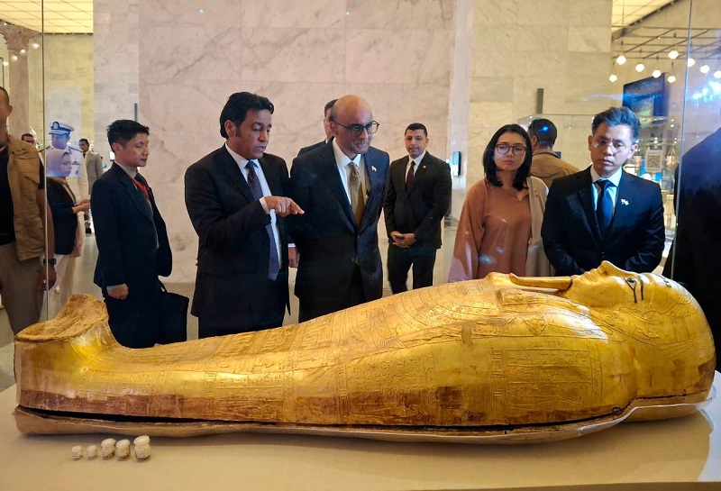رئيس سنغافورة يزور المتحف القومي للحضارة المصرية بالفسطاط.. بالصور
