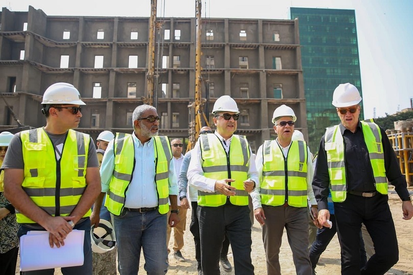 وزير قطاع الأعمال: الإعداد لتوقيع عقد إدارة فندق الكونتيننتال التاريخي بالقاهرة مع شركة عالمية