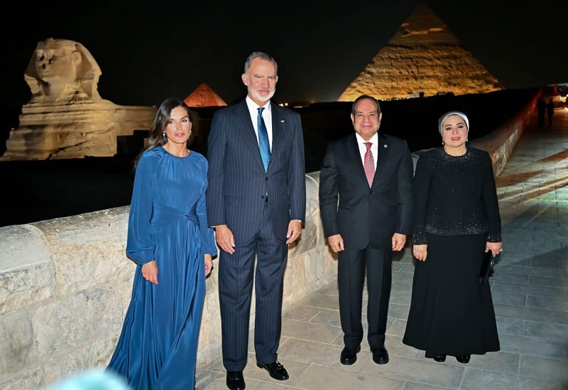 الرئيس السيسي وقرينته وملك وملكة إسبانيا في جولة بالأهرامات خلال زيارتهما لمصر.. بالصور