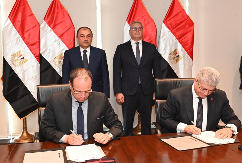 "إيجوث" و"بتروجيت" تتعاقدان على تطوير وتشغيل فندق "جيت بيتش" بالعين السخنة