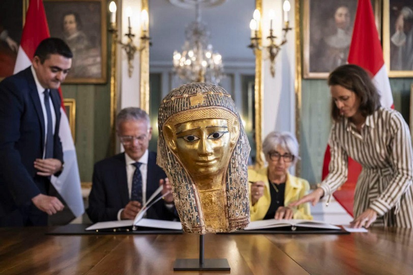 مصر تنجح في استرداد قناع مومياء ذهبي أثري من سويسرا