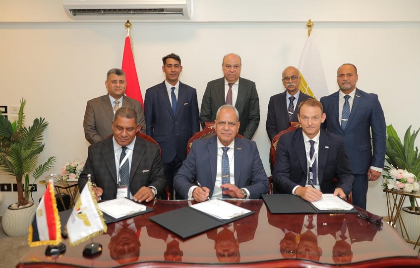 الأكاديمية المصرية لعلوم الطيران توقع عقد توريد 10 طائرات تدريب جديدة