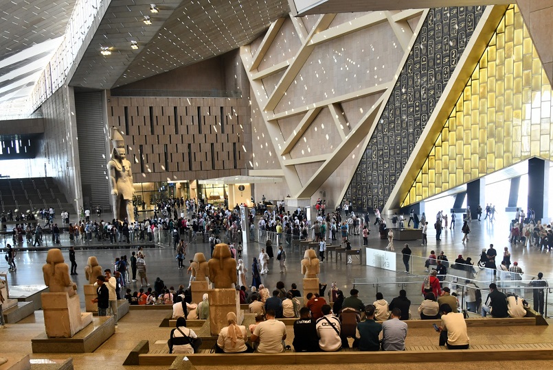 "معلومات الوزراء": "فيتش" تتوقع 20.2 مليون سائح لمصر و18.6 مليار دولار إيرادات سياحية بنهاية 2026