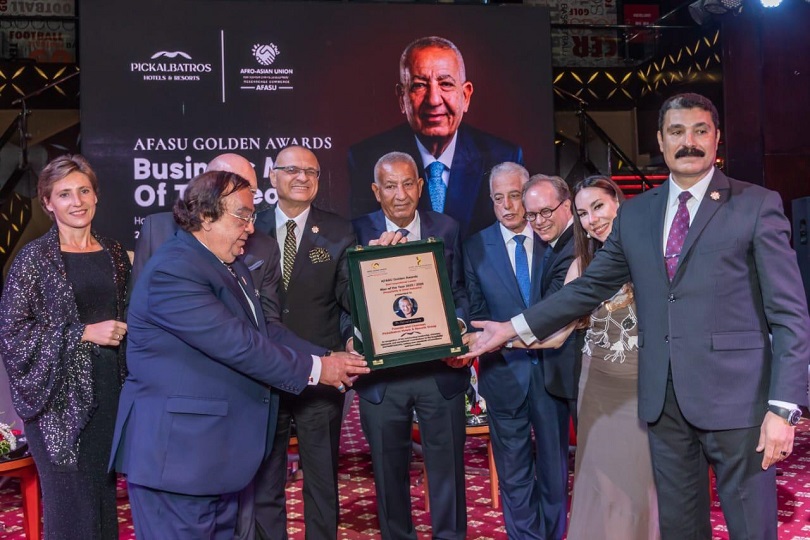 كامل أبو علي رئيس مجموعة "بيك الباتروس" للفنادق يحصد جائزة الاتحاد الأفريقي الآسيوي الذهبية لعام 2025