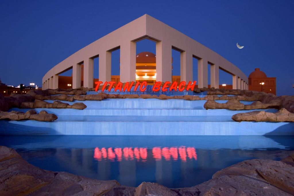 Hugharda trips - Titanic Beach