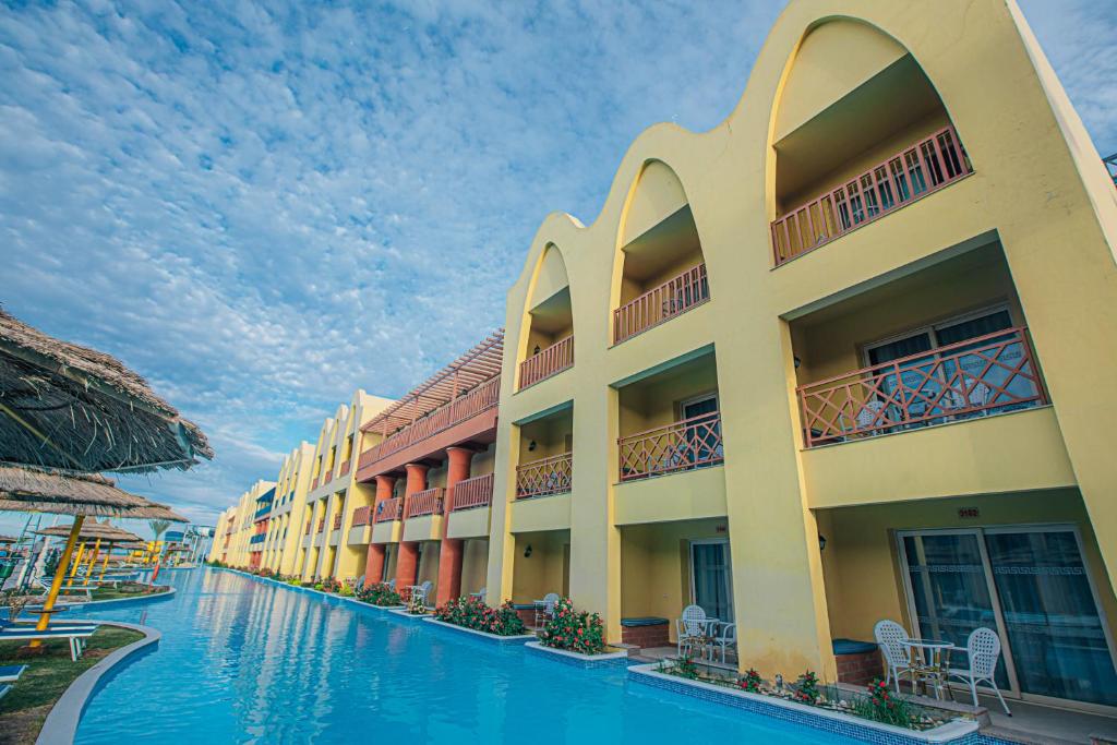 Hugharda trips - Titanic Beach