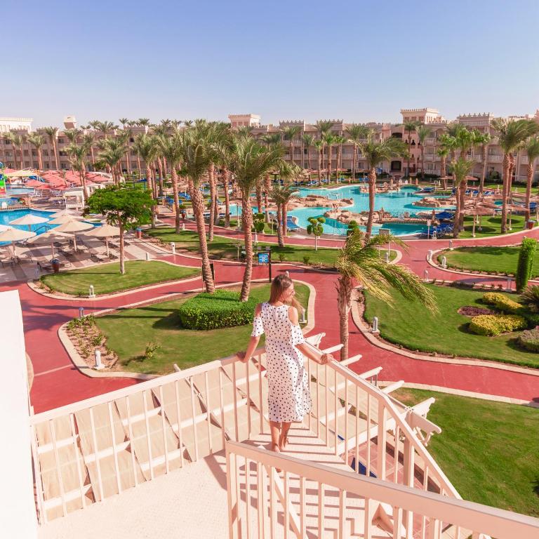 Hugharda trips - Pick Albatros Palace Resort