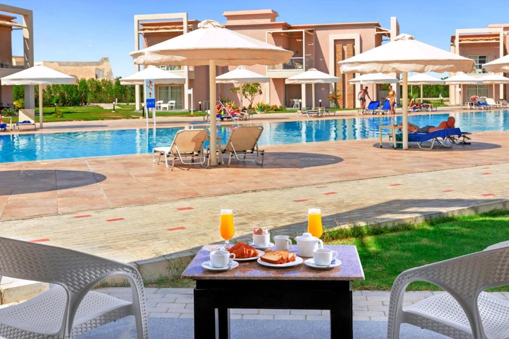 Marsa Alam Trips - Pickalbatros Sea World Resort