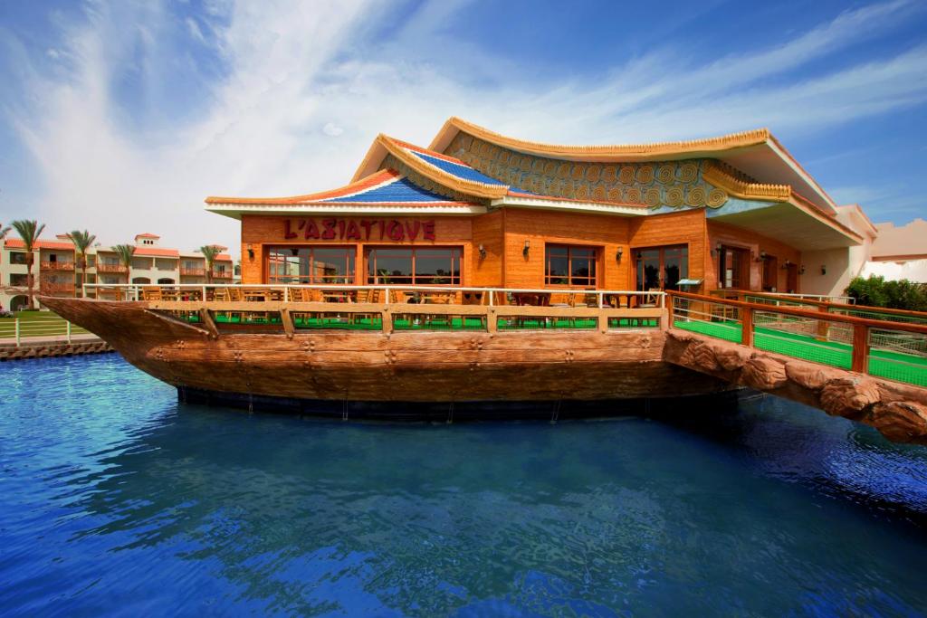 Hurghada trips - Pick Albatros Dana Beach Resort