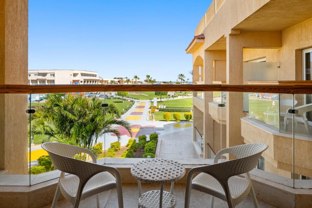 Sharm El Sheikh trips - Pickalbatros Royal Moderna Resort